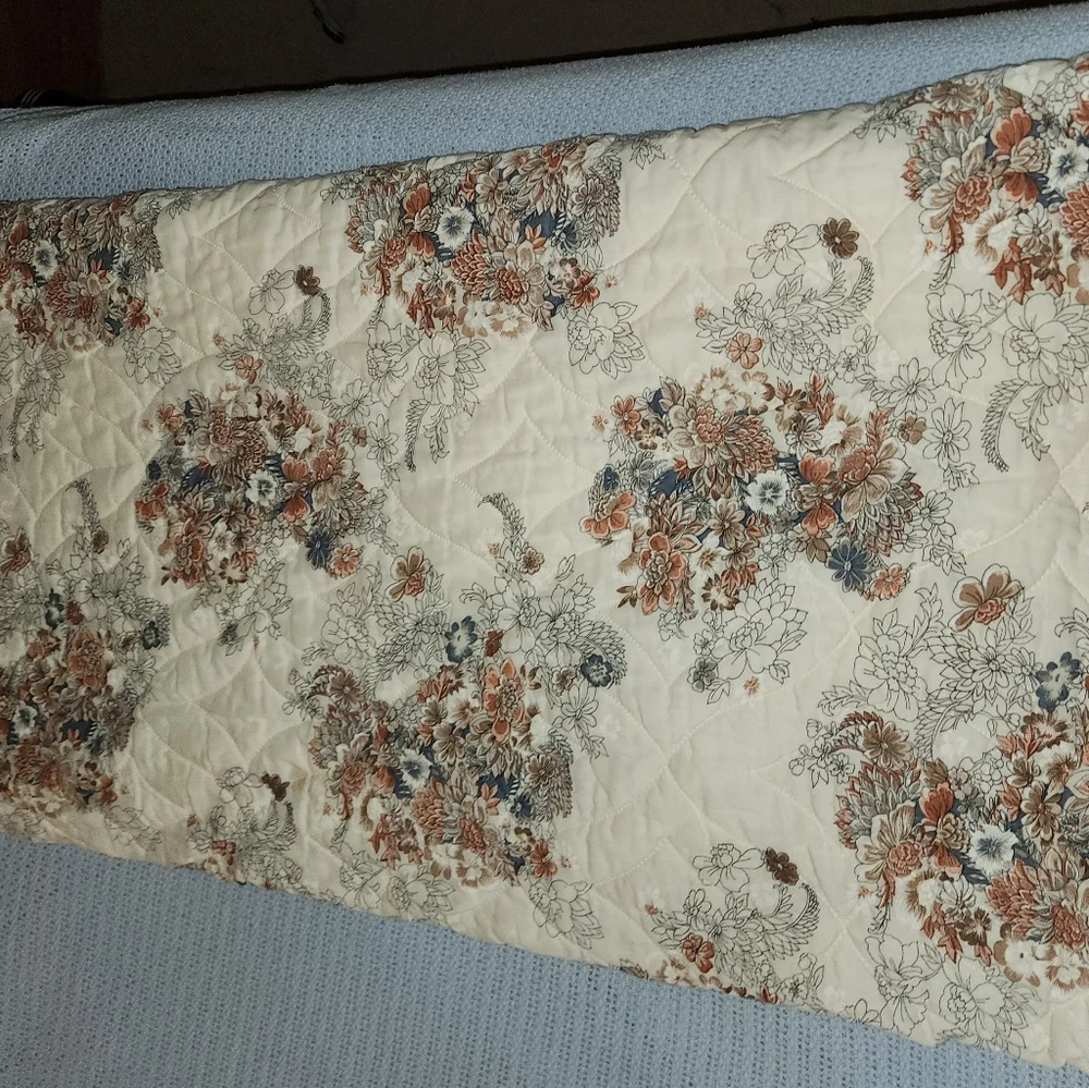 Vintage 1970s Floral Quilted Comforter by J.P. Stevens